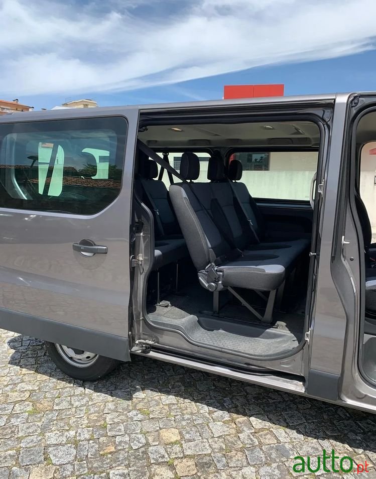 2015' Opel Vivaro photo #6