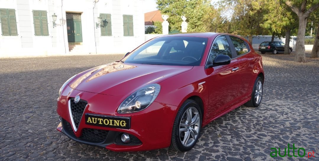 2017' Alfa Romeo Giulietta photo #2