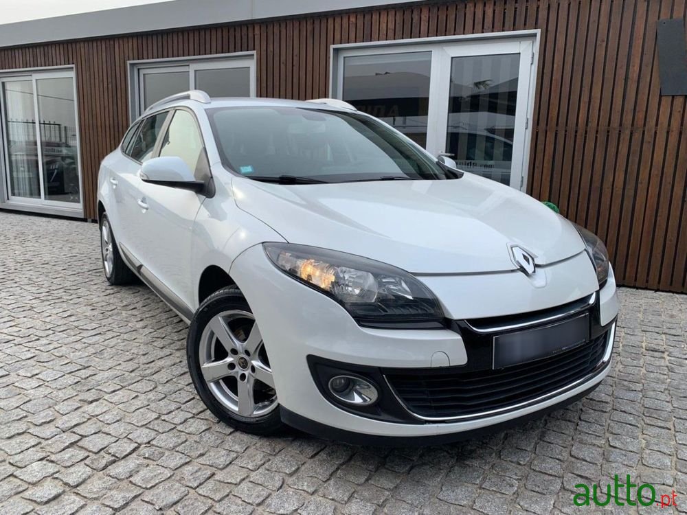 2012' Renault Megane Sport Tourer photo #3