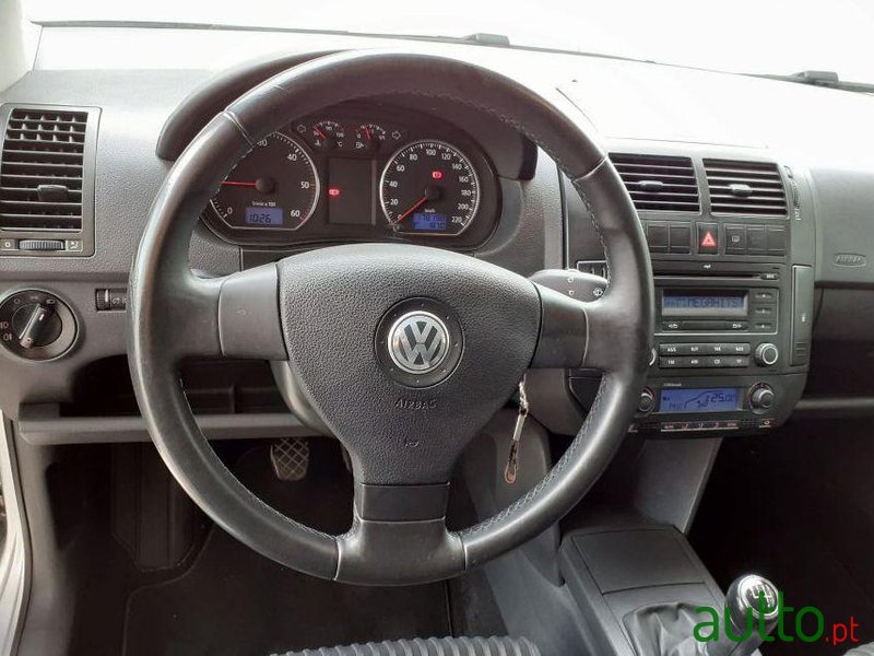 2008' Volkswagen Polo Sportline photo #1