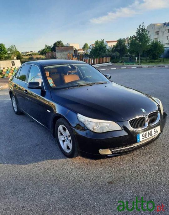 2009' BMW 520 photo #1