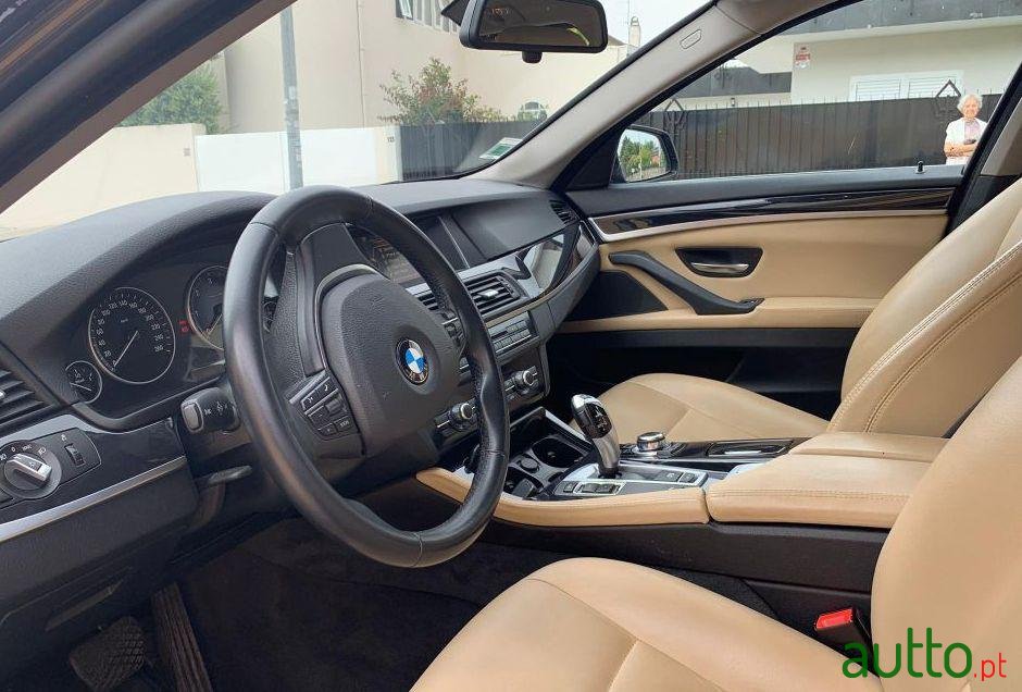 2015' BMW 520 photo #1