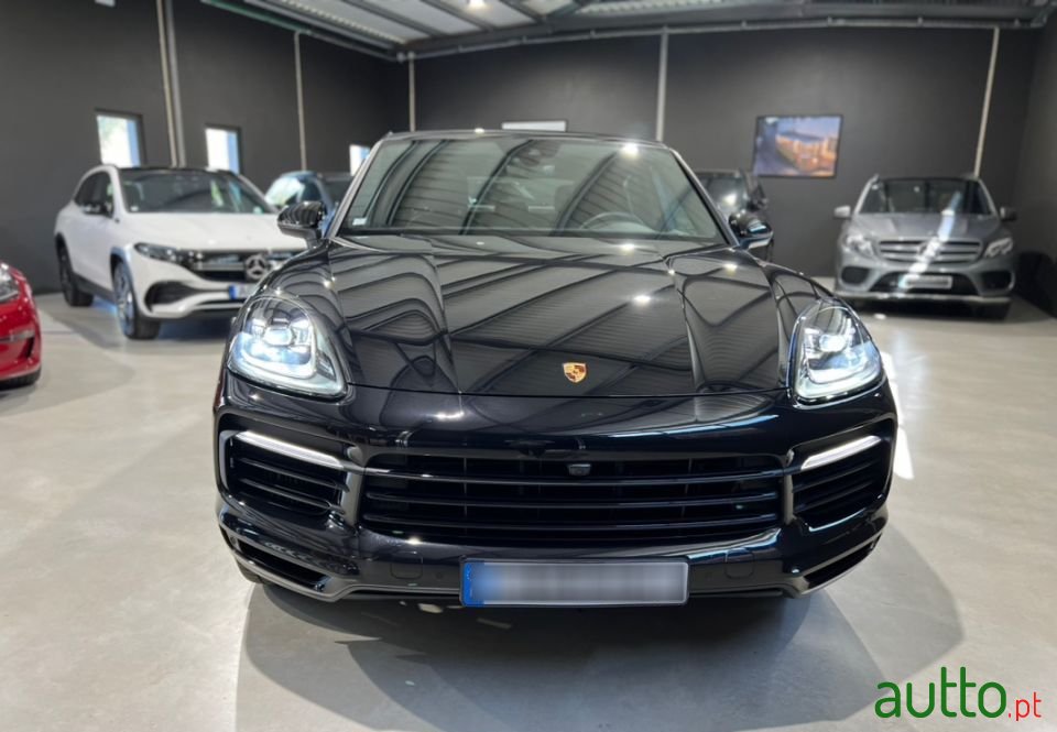 2020' Porsche Cayenne E-Hybrid photo #5