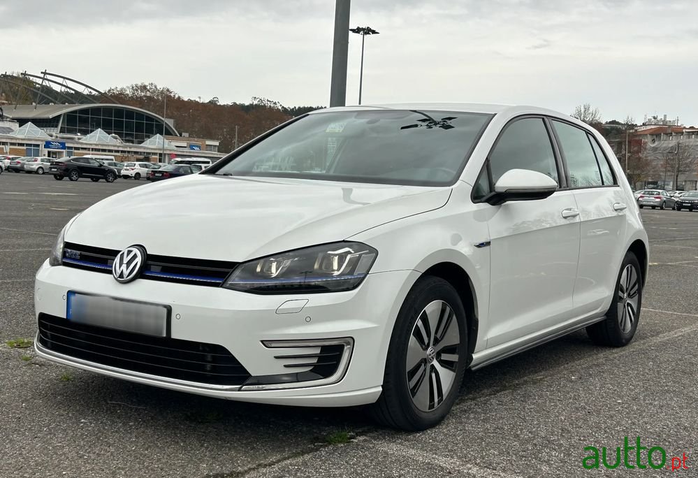 2015' Volkswagen Golf photo #4