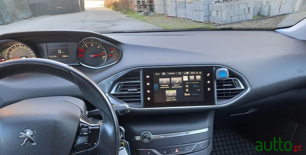 2014' Peugeot 308 Sw photo #3