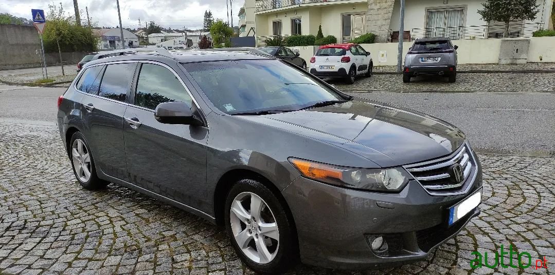 2010' Honda Accord Tourer photo #1