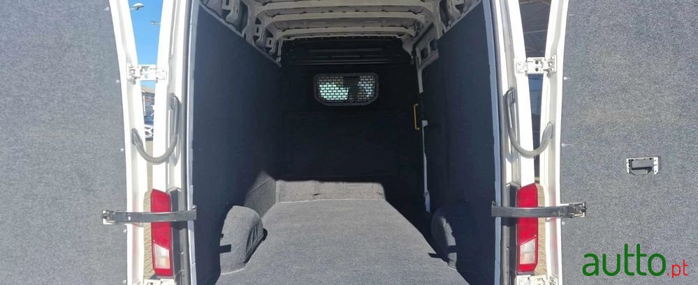 2018' Volkswagen Crafter photo #3