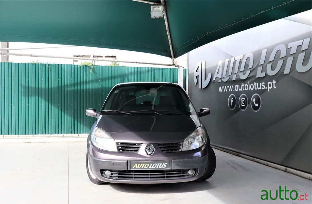 2006' Renault Scenic 1.5 Dci photo #2