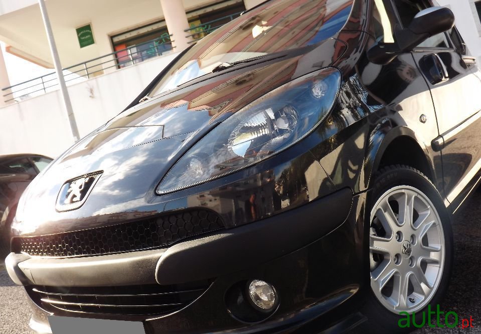 2006' Peugeot 1007 Sporty photo #1