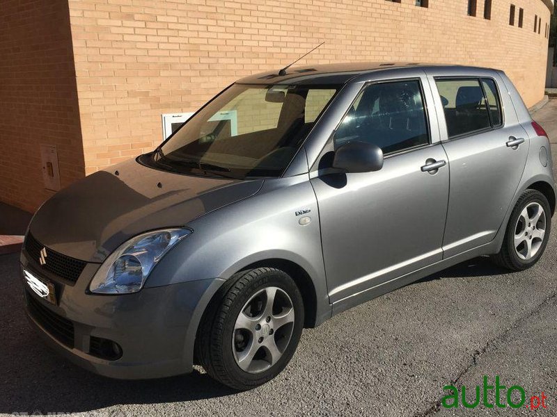 2007' Suzuki Swift 1.3 Ddis Glx photo #2