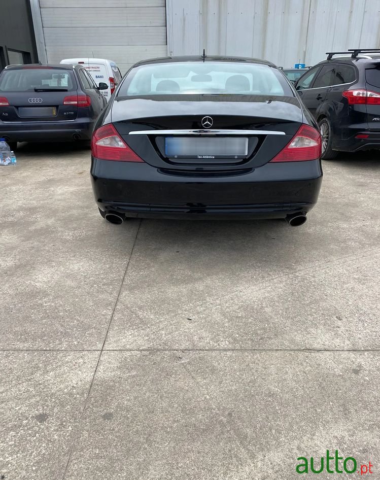 2008' Mercedes-Benz 320 photo #2