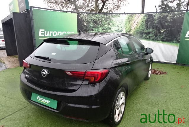2019' Opel Astra photo #2