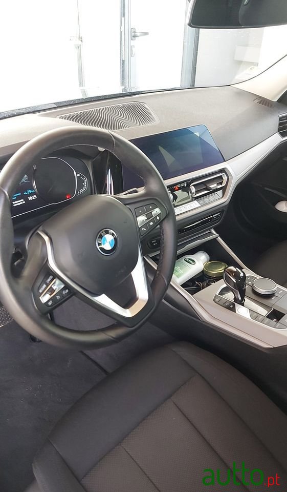 2021' BMW 330 photo #1