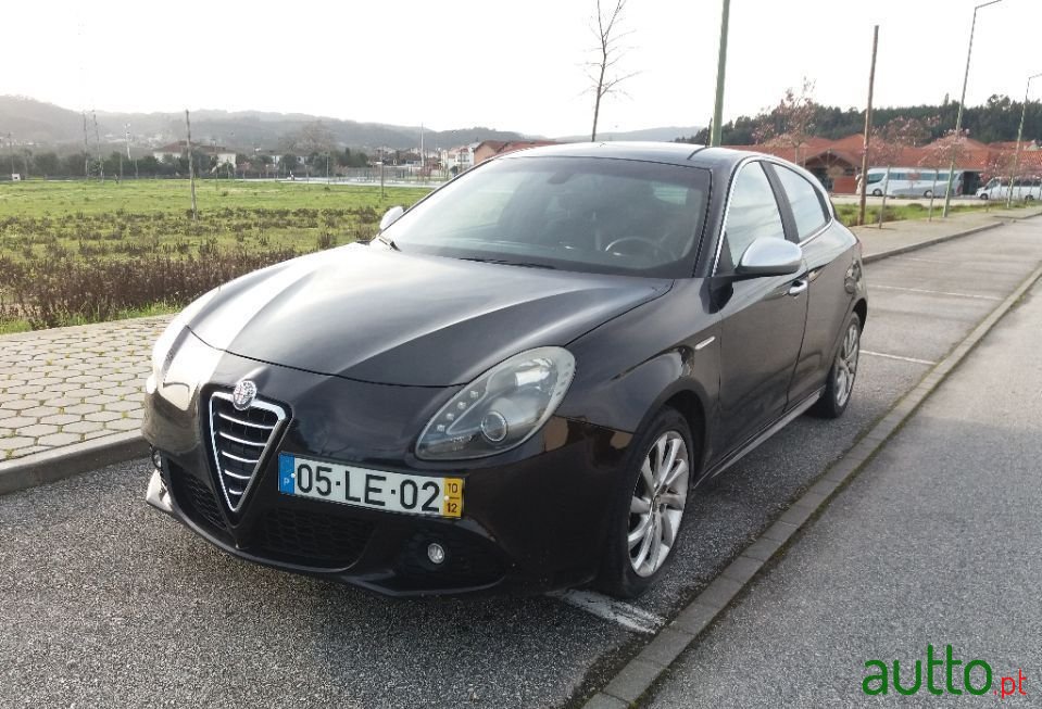 2010' Alfa Romeo Giulietta photo #1