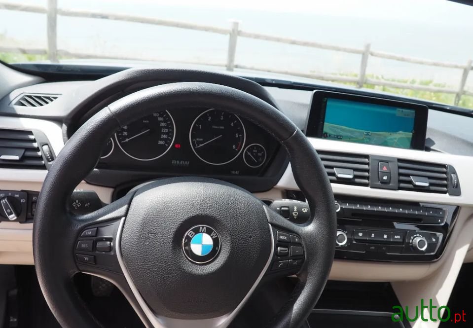 2016' BMW 318 photo #6