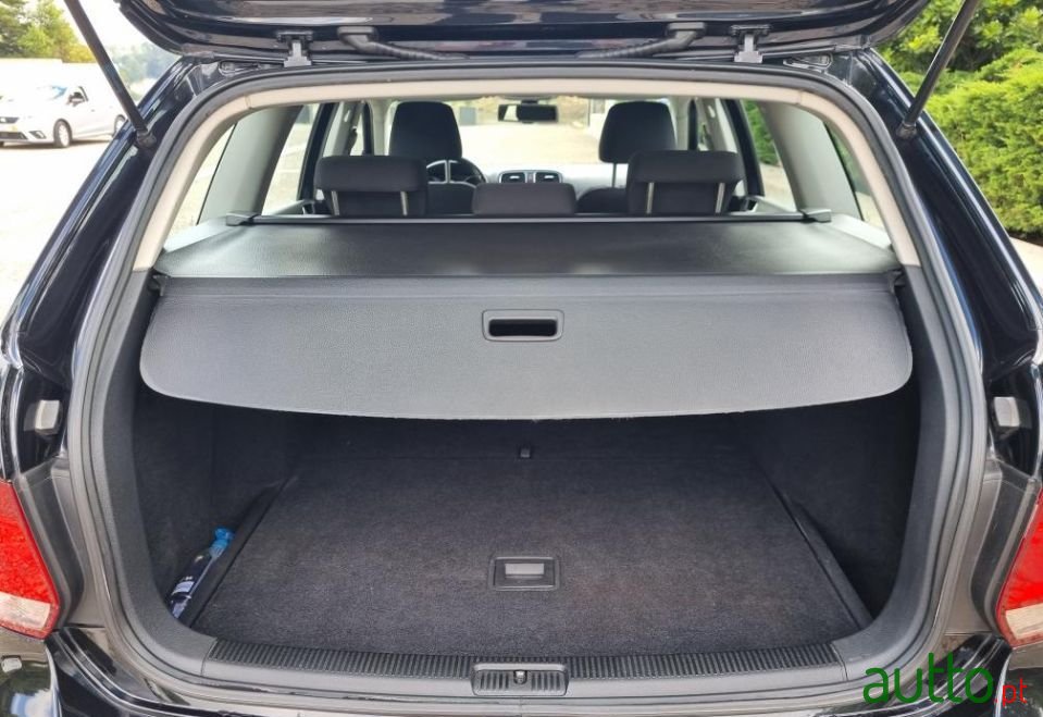 2009' Volkswagen Golf photo #6