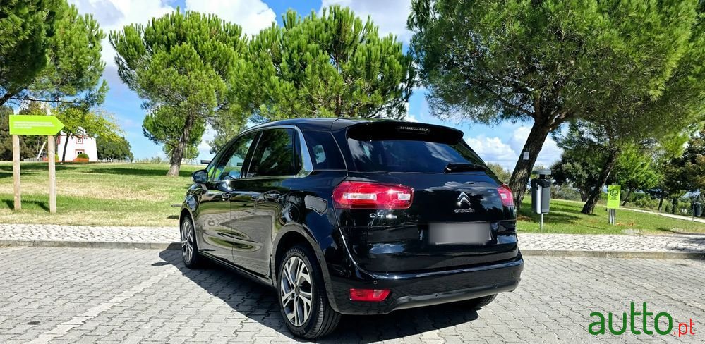 2016' Citroen C4 Picasso photo #6