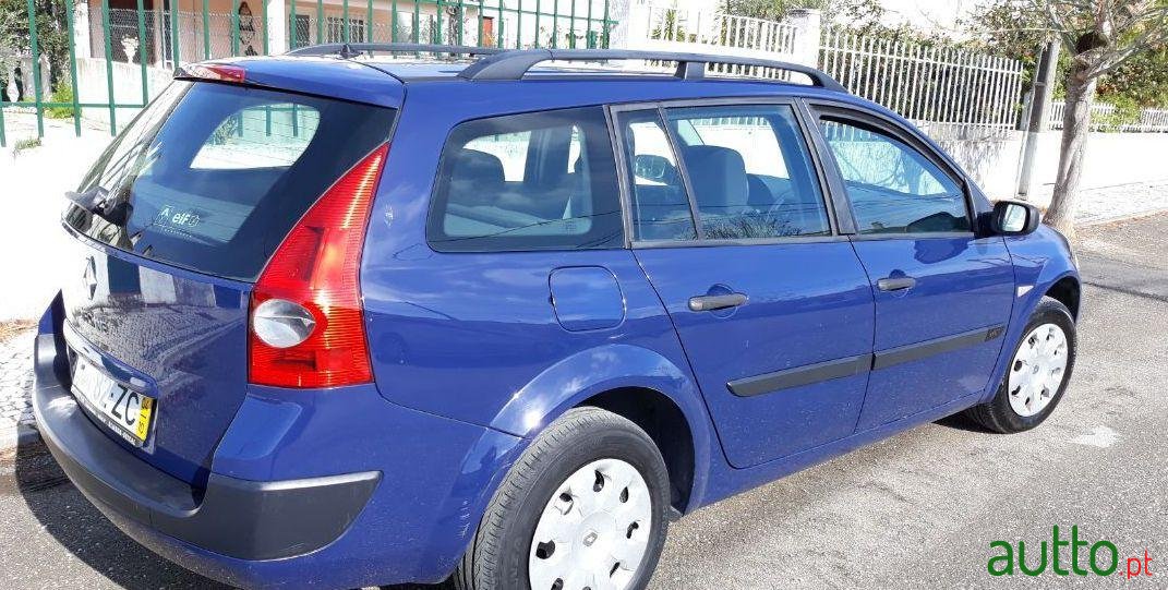 2004' Renault Megane Break photo #1