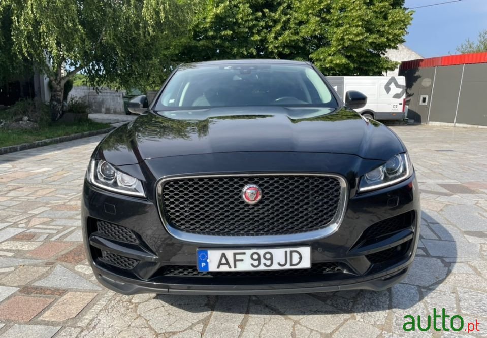2016' Jaguar F-Pace photo #1