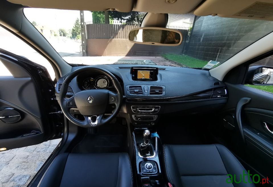 2013' Renault Megane Sport Tourer photo #2