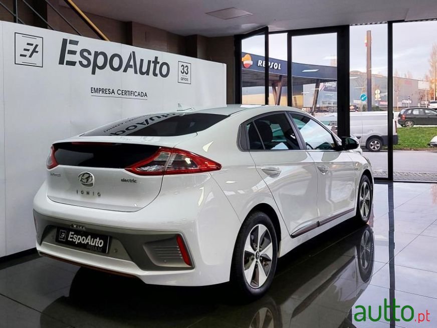 2018' Hyundai Ioniq photo #3