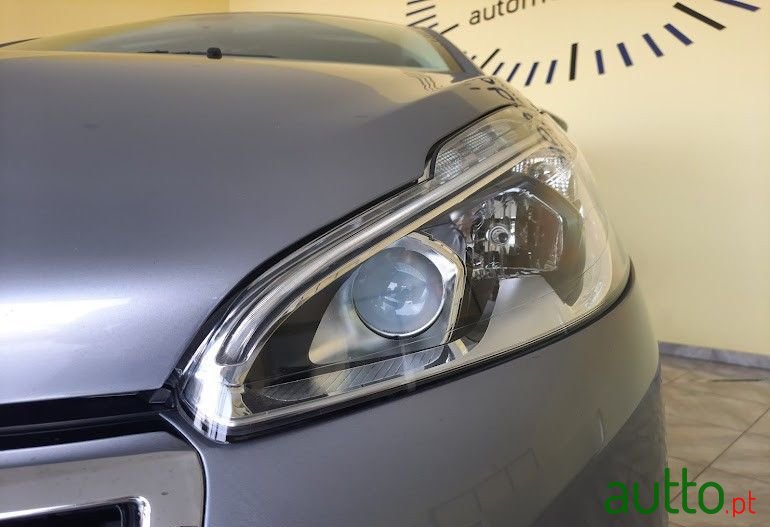 2019' Peugeot 208 photo #2