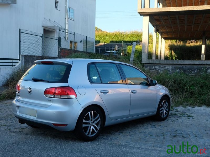 2008' Volkswagen Golf photo #2