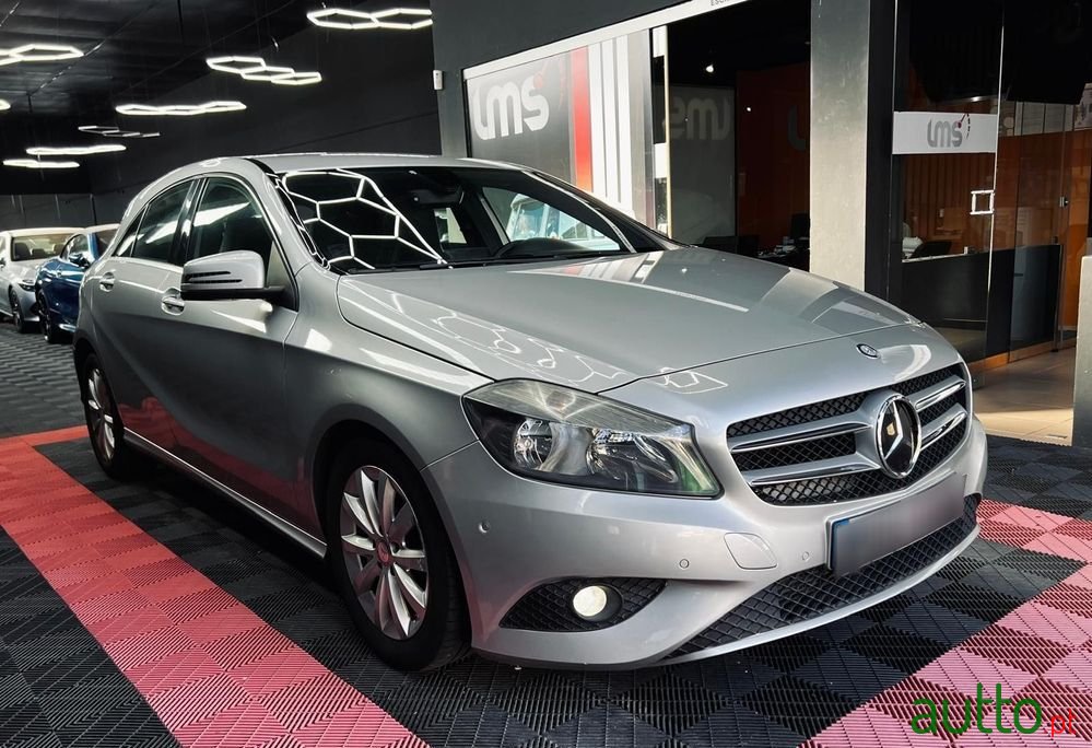 2013' Mercedes-Benz Classe A D Urban photo #1