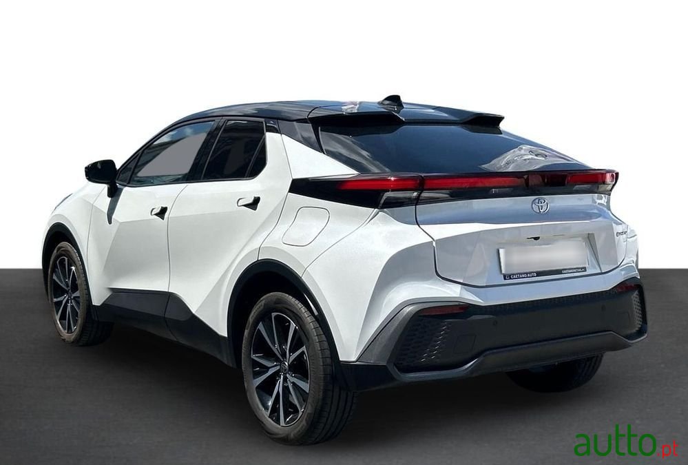 2024' Toyota C-HR photo #2