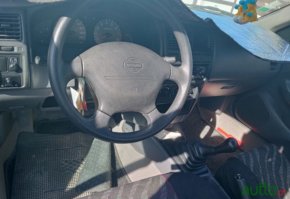 2000' Nissan Almera photo #2