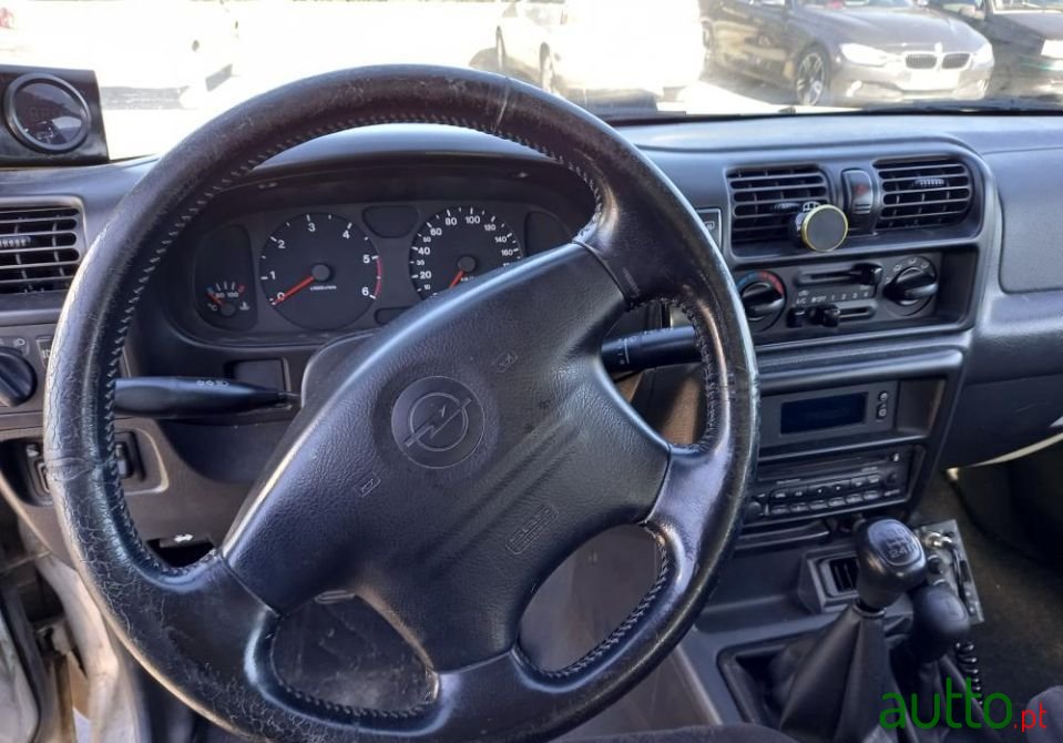 2001' Opel Frontera photo #2