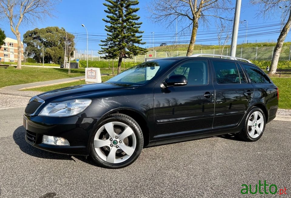 2010' Skoda Octavia Break photo #1