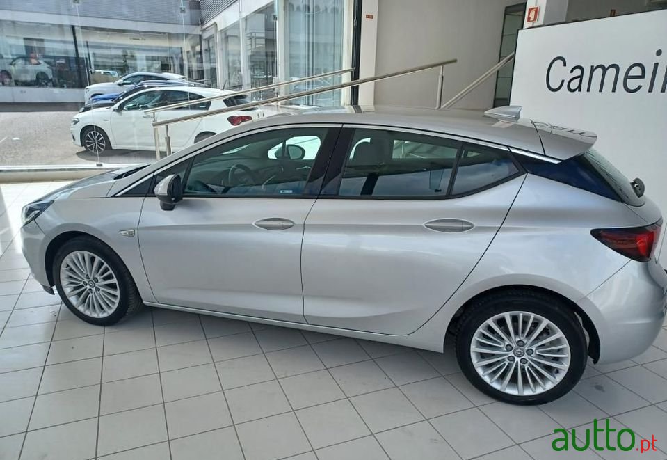 2018' Opel Astra photo #3