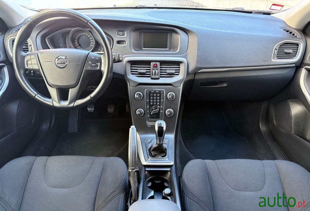 2017' Volvo V40 2.0 D2 Kinetic photo #6