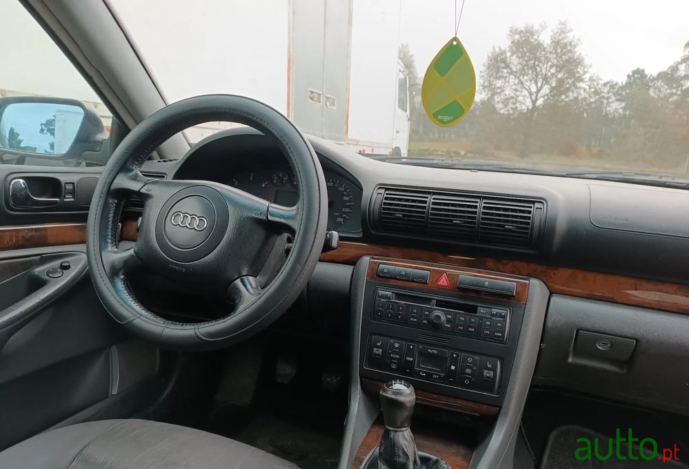 2000' Audi A4 Avant photo #2