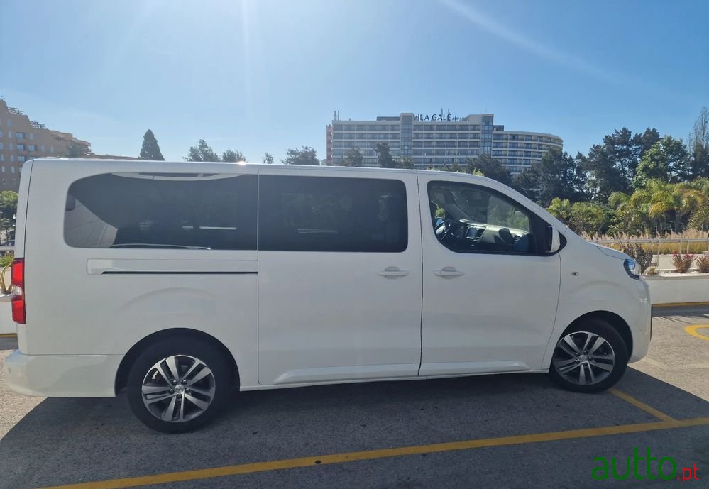 2018' Peugeot Traveller photo #5