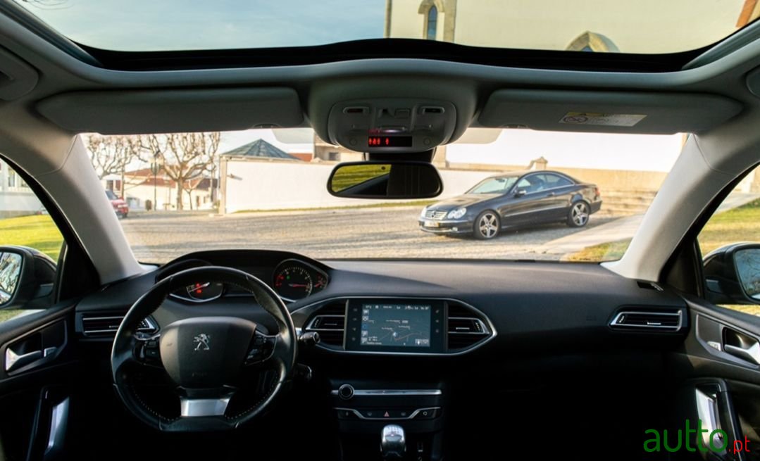 2014' Peugeot 308 photo #4