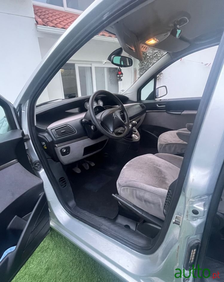 2008' Citroen C8 photo #4