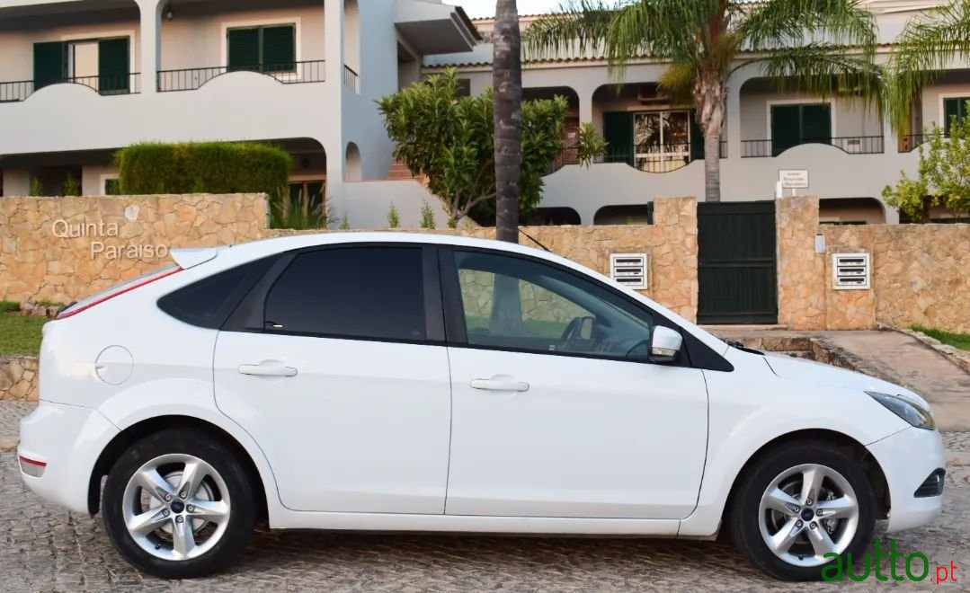 2010' Ford Focus photo #4