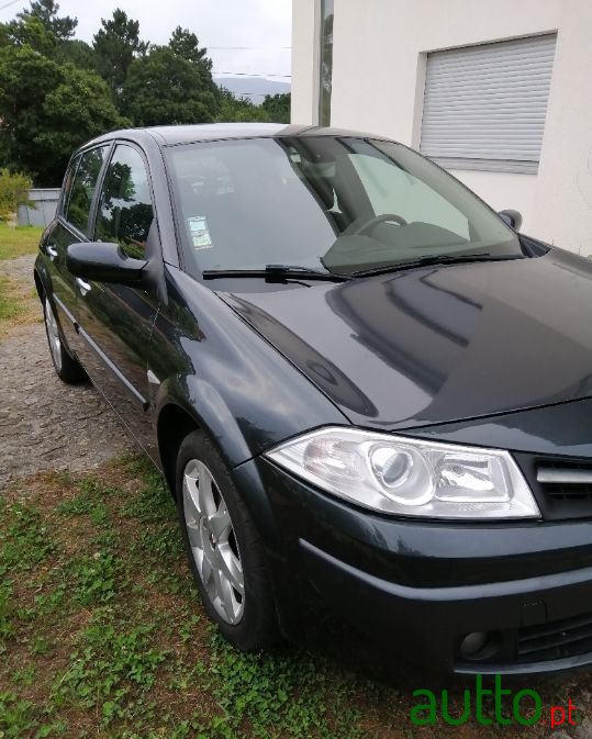 2008' Renault Megane photo #2