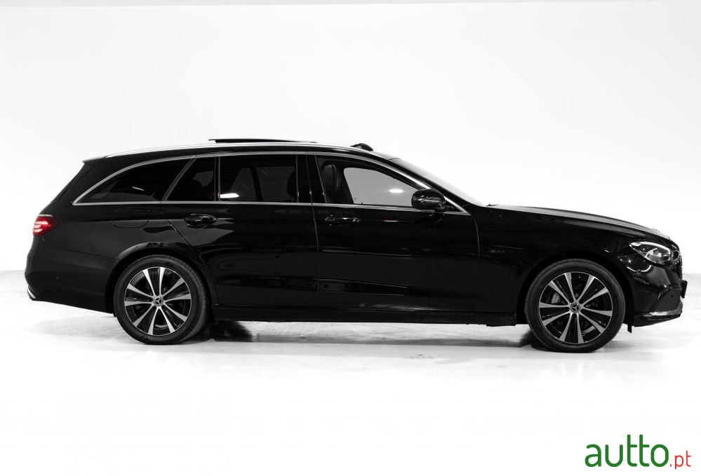 2021' Mercedes-Benz Classe E photo #3