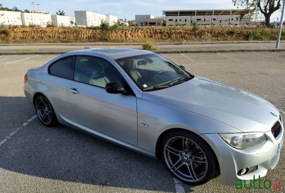 2011' BMW 320 photo #3