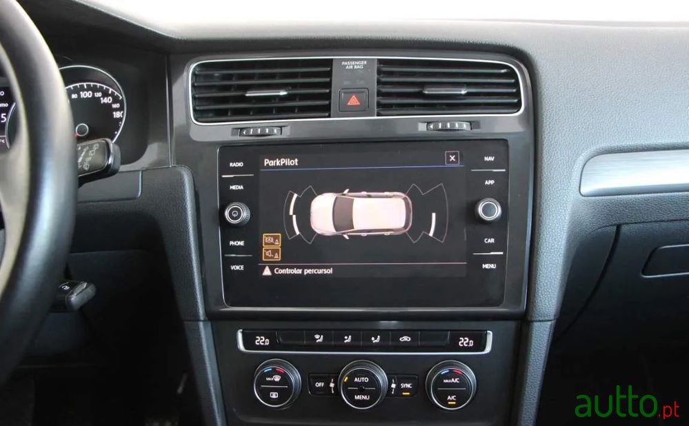 2019' Volkswagen Golf photo #4