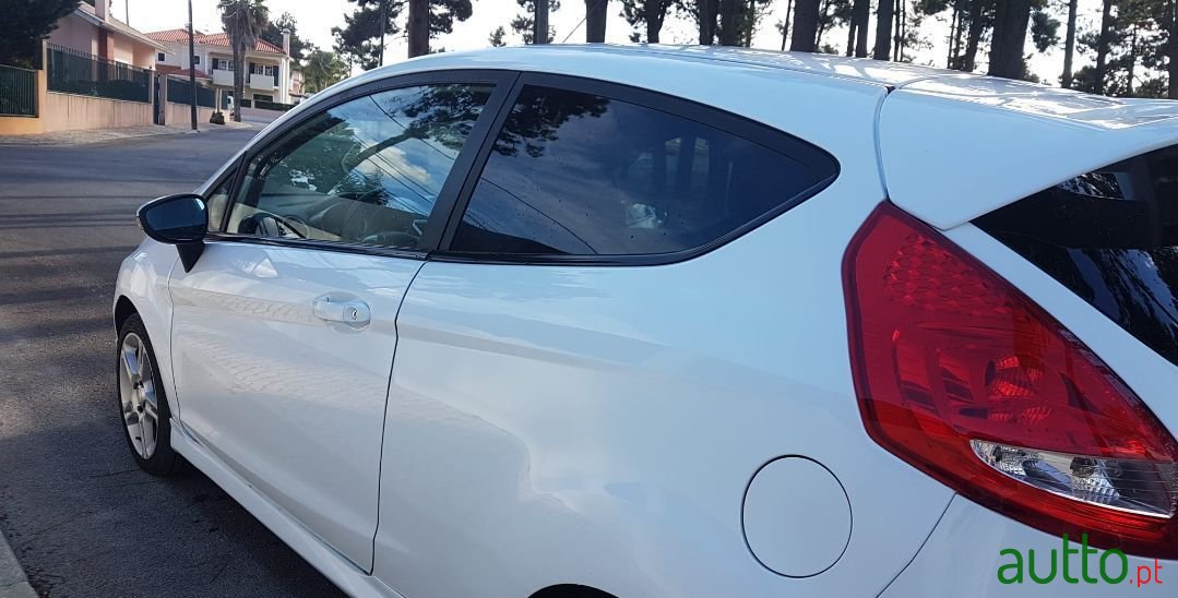 2011' Ford Fiesta photo #5