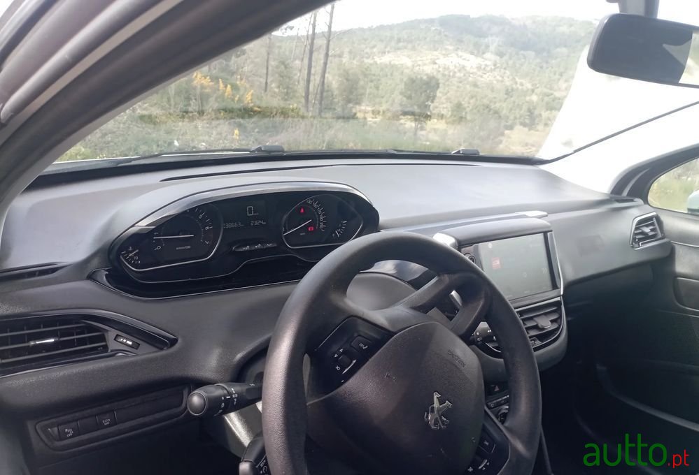 2019' Peugeot 208 photo #5