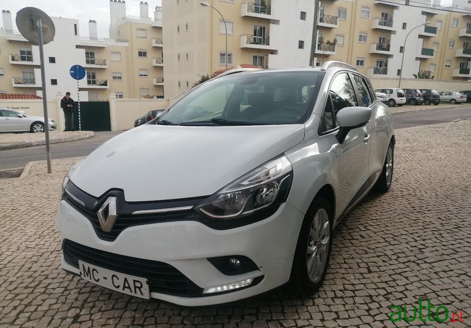 2017' Renault Clio Sport Tourer photo #2