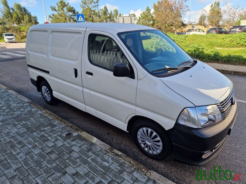 2007' Toyota HiAce photo #5