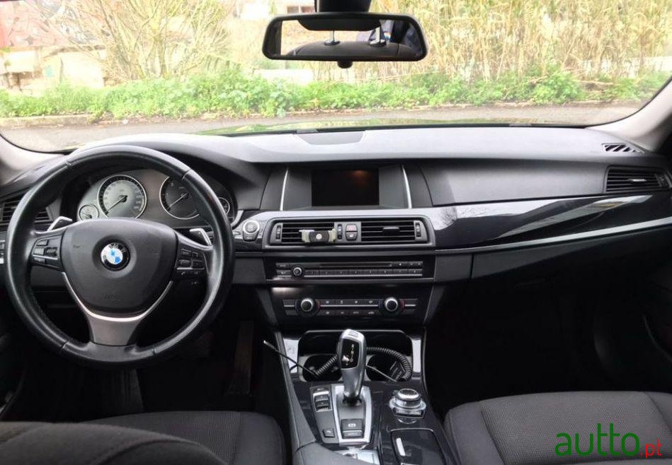 2015' BMW 520 Touring photo #3