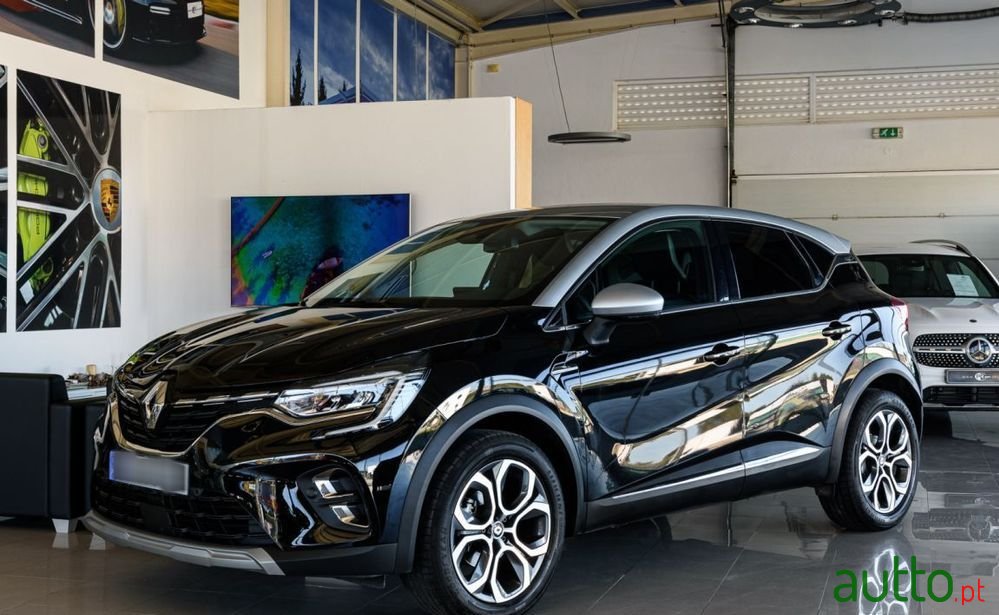 2022' Renault Captur photo #1