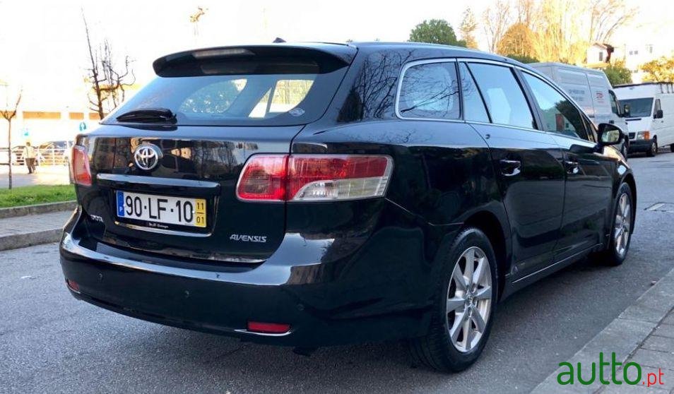 2011' Toyota Avensis Sw photo #3